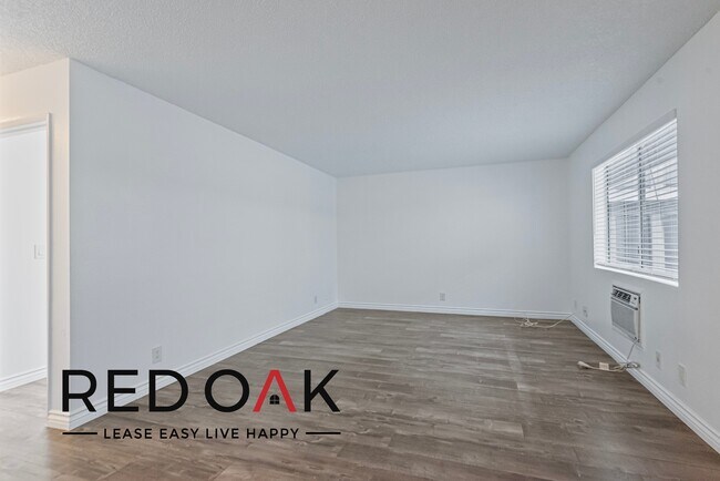 Photo - Stunning One Bedroom with Air Conditioning... Unidad 203