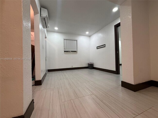 Photo - 1881 SW 42nd Terrace Unidad B