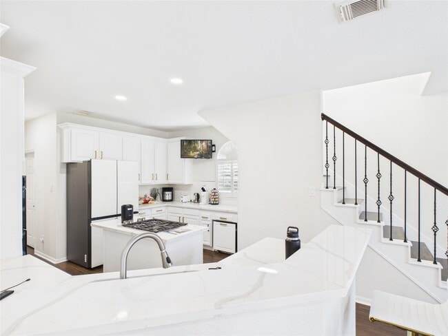 Building Photo - 5810 Parkdale Ct