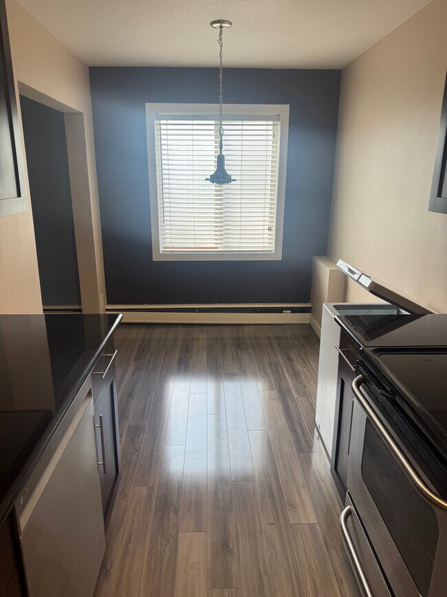 Photo - 2203 7th St E