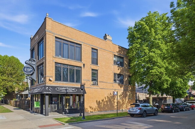 Photo - 4159 W Fullerton Ave Unit 4159 W Fullerton Ave 2