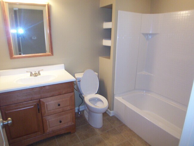 Photo - 302 Castle Shannon Blvd Unidad #2