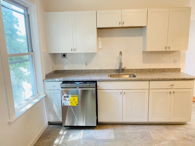 Building Photo - 17 Rowell St Unit 1 Rental