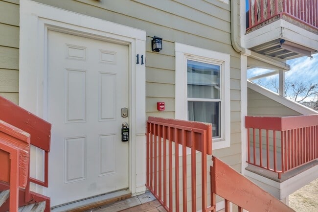 Photo - 980 S Dawson Way
