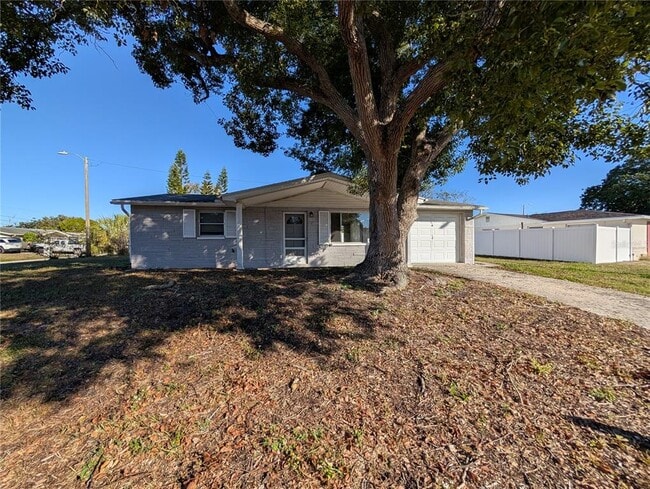 Building Photo - 7201 Rhinebeck Dr