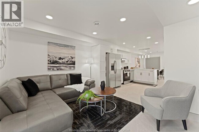 Photo - 171 Robson Rd