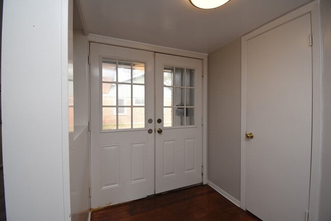 Photo - 2619 Soway St