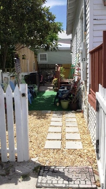 Photo - 2 bed + Den 1 bath Single Family House in Bahama Village