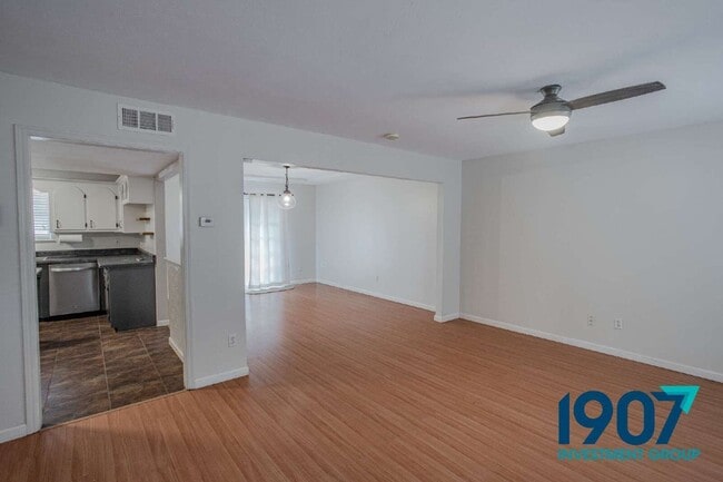 Photo - 616 Redstone Ave