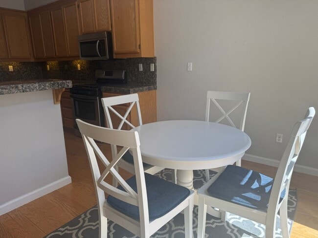 3162 Golden Crest Common Unidad 3