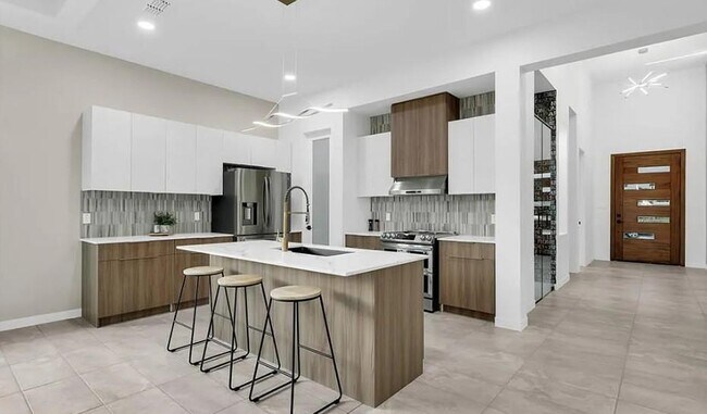 Photo - 2704 W Hatfield Ave