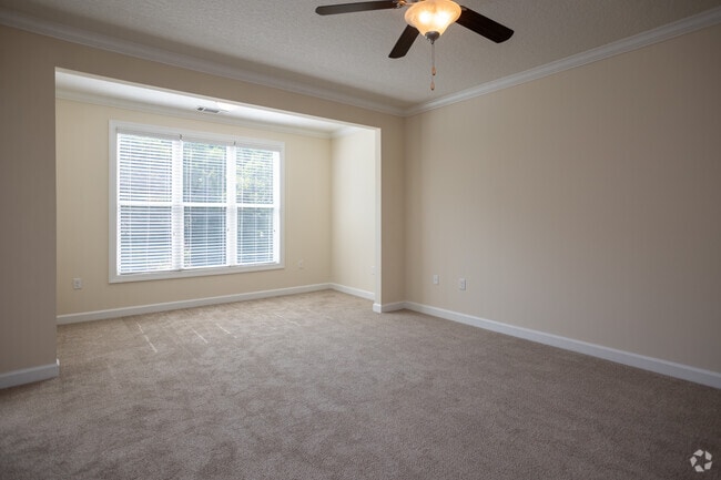 1HAB,1BA -841SF - Sala de estar - Seasons at Poplar Tent