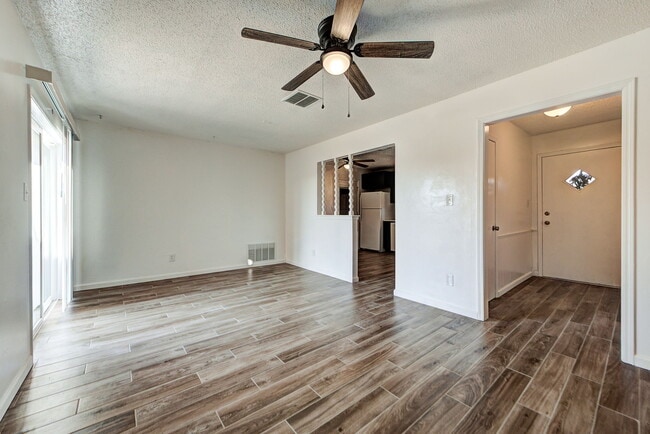 Photo - 1512 Pinewood Dr