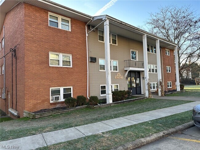 Photo - 600-710 Lakeside Dr Apartment