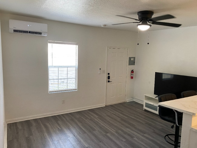 Photo - 5415 Buena Vista St Unidad 3