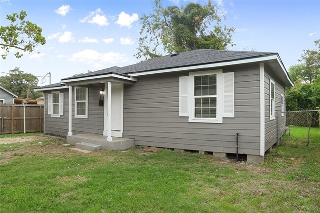 Photo - 611 93rd St Casa