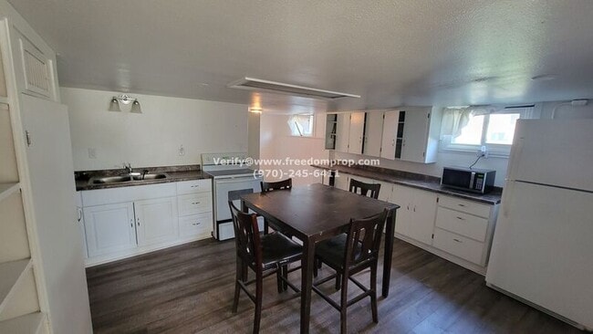 Photo - 360 1/2 Belford Avenue