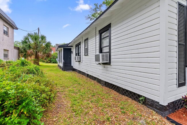 Photo - 412 Harwood St Unit 2