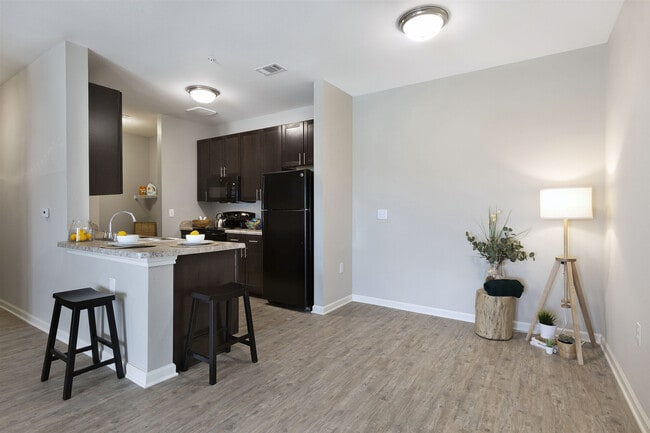 Building Photo - The Pointe at Crestmont