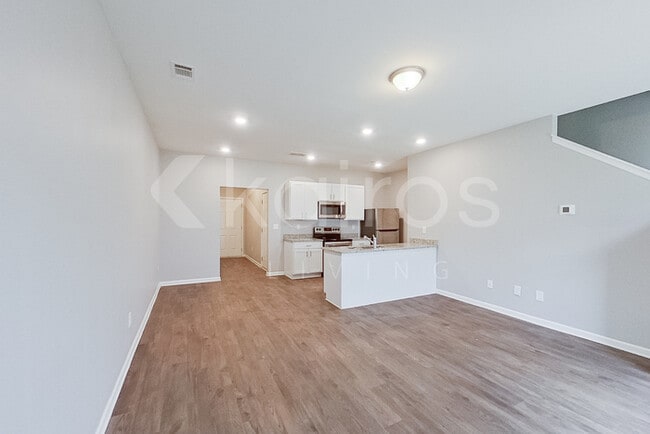 Photo - 221 Long Is Dr