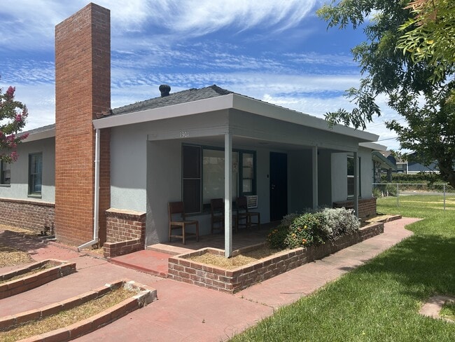 Building Photo - 1301 Higbee Dr Rental