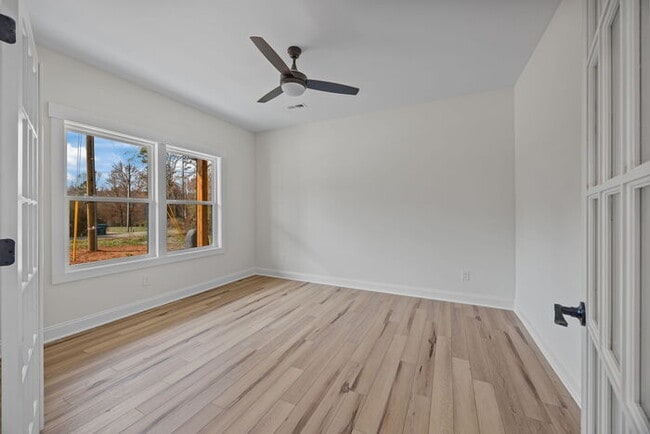 Photo - 387 Lake Farm Dr