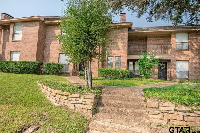 Photo - 5809 Hollytree Dr