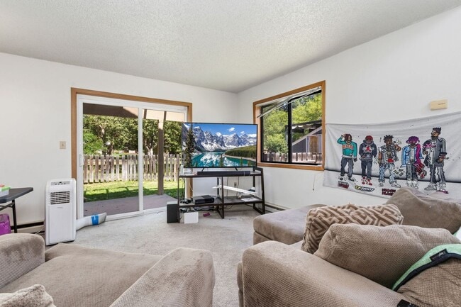 512 Strachan Dr