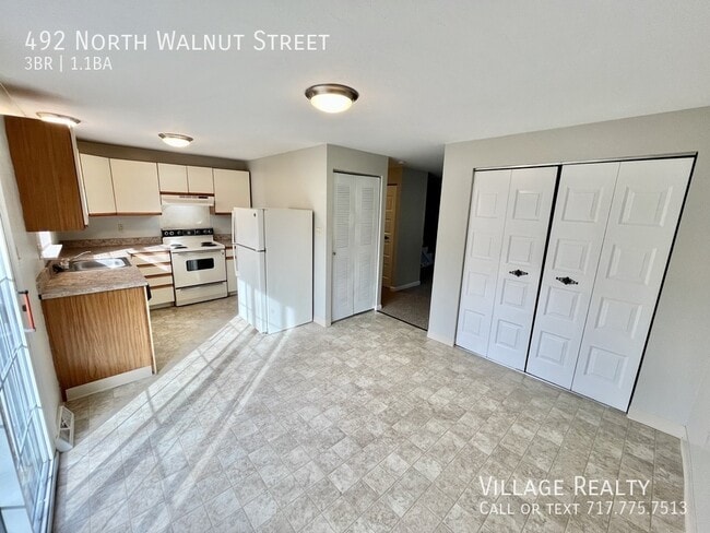 Photo - 492 N Walnut St
