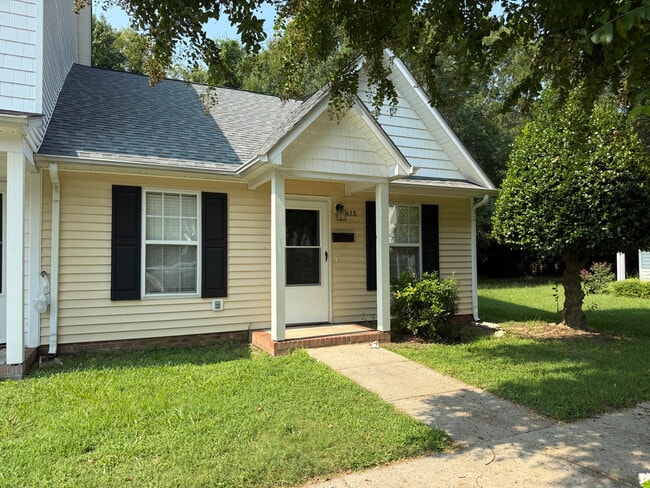 Building Photo - 428 E Rose St