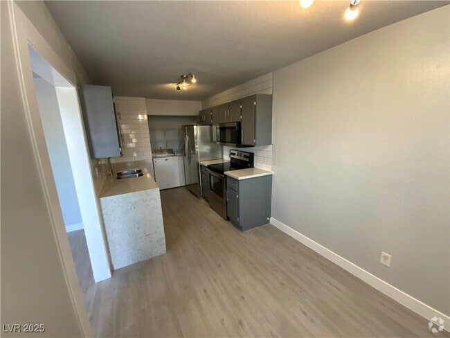 Building Photo - 466 E Sunset Rd Rental
