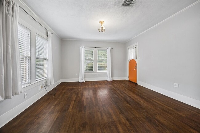 Photo - 2223 Oxford St