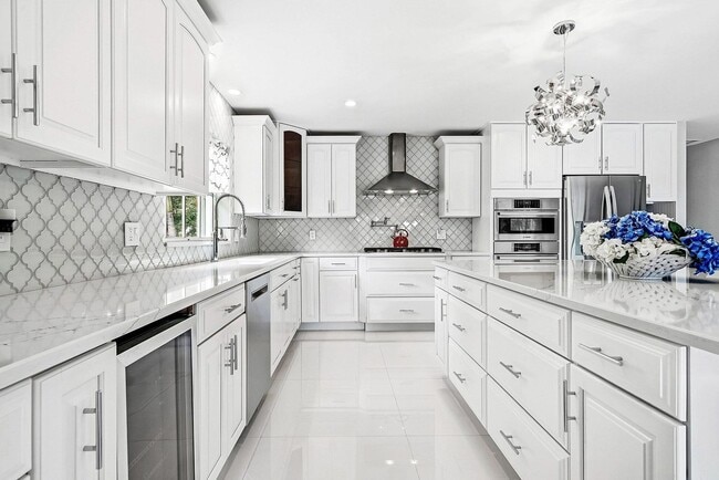 Photo - 417 N Country Club Dr