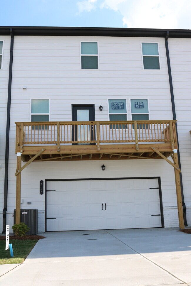 3 floor view - Garage side view