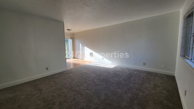 Photo - 634 N Watts. St.