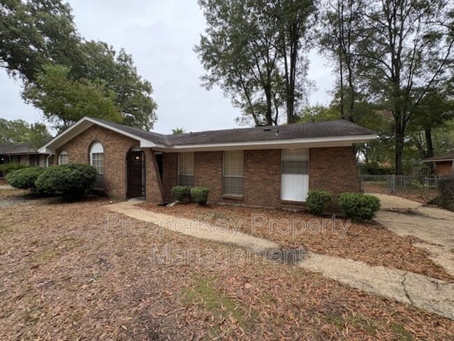 Photo - 740 Ledyard Pl