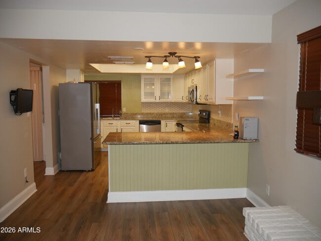 1201 W Loughlin Dr