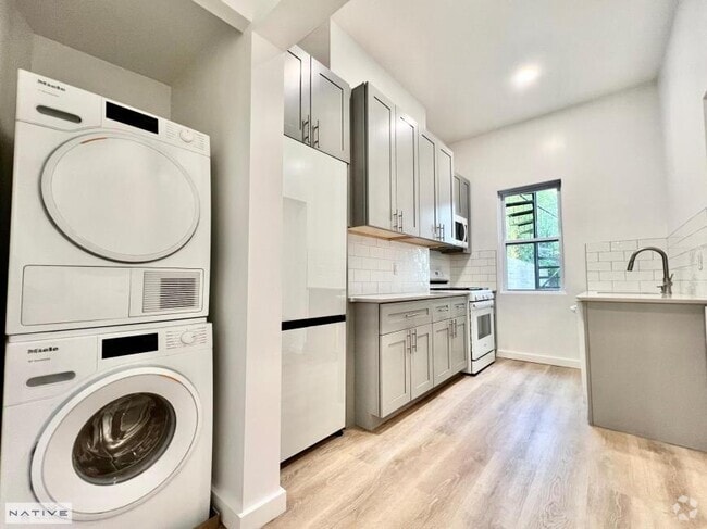 Building Photo - 1 bedroom in BROOKLYN NY 11222 Unit 1 Rental