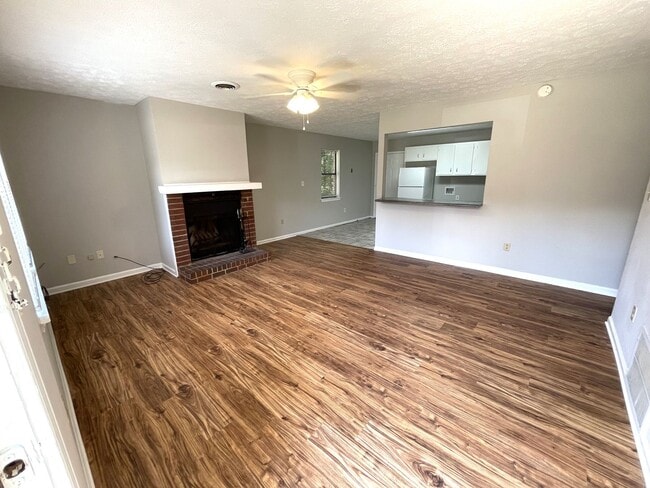 Photo - ESSEX CT - 110/112 Unidad 112