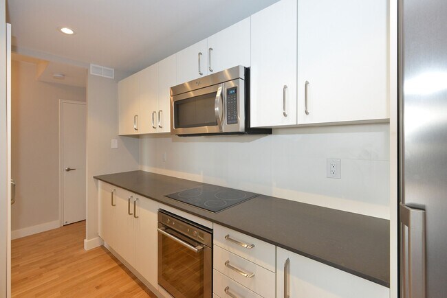 Building Photo - 111 Lawton Blvd Unit 609