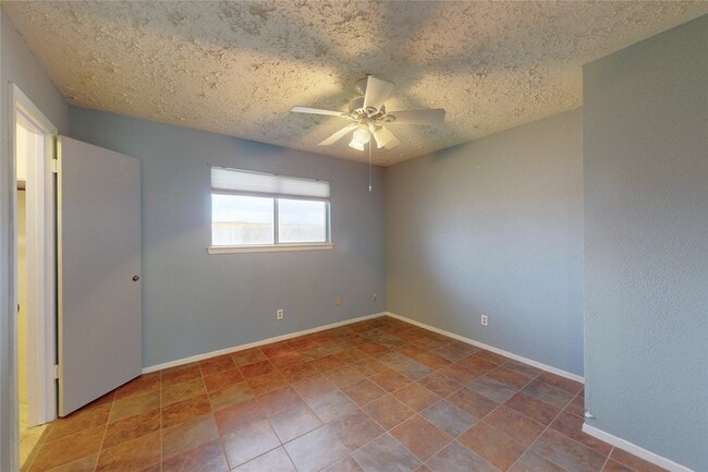 Building Photo - 2711 Heritage Colony Dr