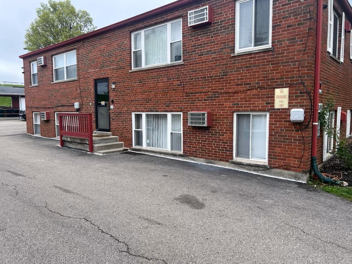 front of Building - 3341 Parkcrest Ln (Cincinnati, OH)