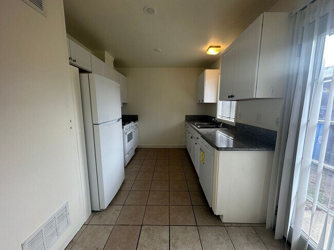 Photo - 929 Roselawn Ave #A, Modesto Unidad #A