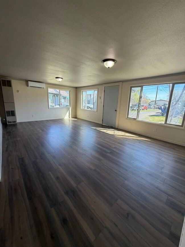 Building Photo - Newly Remodeled 3Bed/ 1Bath