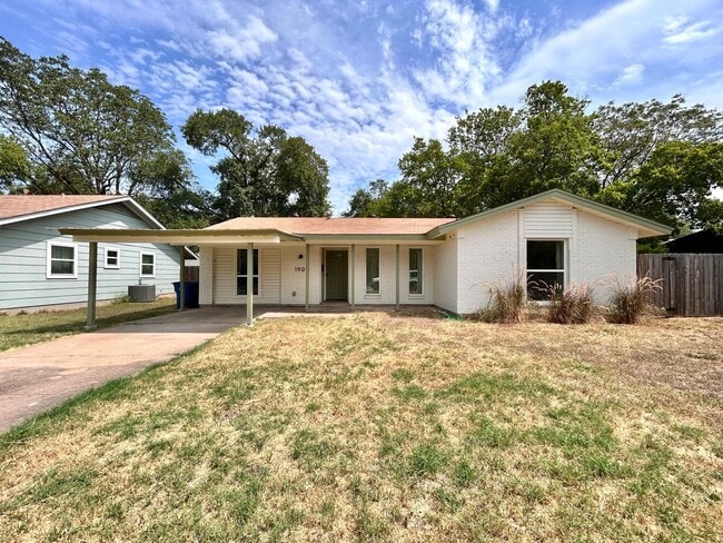 4 Bed / 2 Bath Home with Covered Porch, Su... - 4 Bed / 2 Bath Home with Covered Porch, Su...