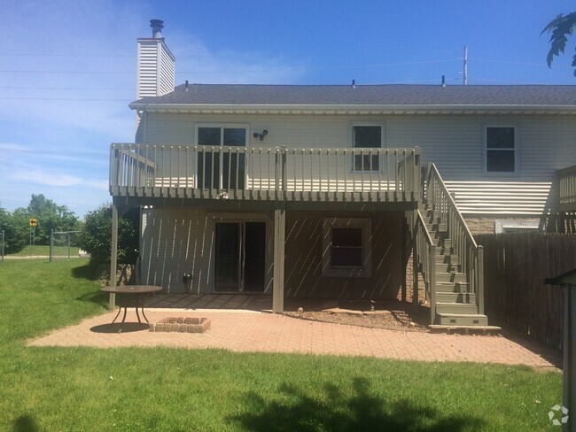 Building Photo - Great flexibility, proximity to Park/Lake ... Rental