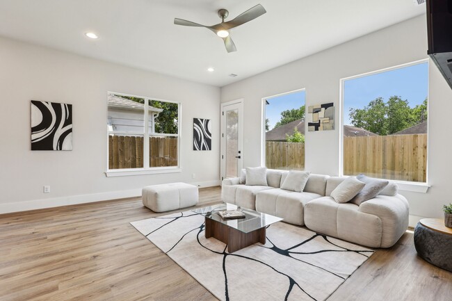 Photo - 3722 Nathaniel Brown St