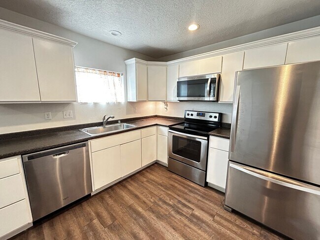 Photo - 1808-1810 Gold Ave SE Unidad C