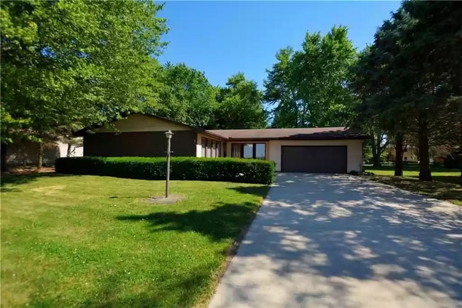 Building Photo - 425 W Forsyth Rd Rental