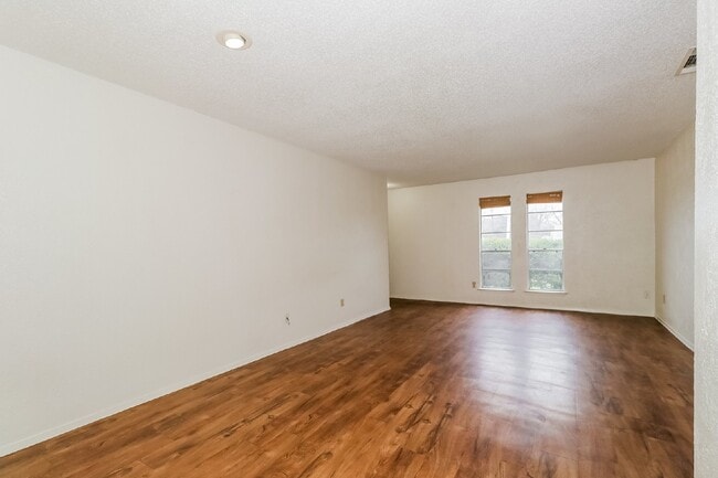 Photo - 323 W William Cannon Dr